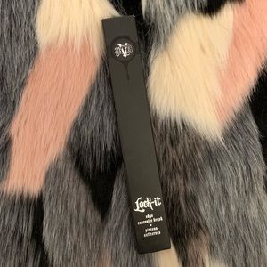 NIB: Kat Von D Lock-It Edge Concealer Brush
